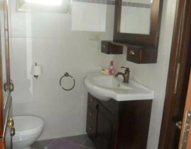 In With Balcony, Wi-fi Πανσιόν