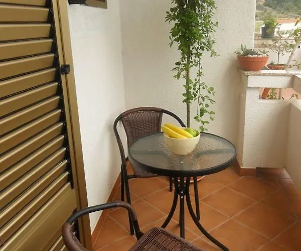 In With Balcony, Wi-fi Πανσιόν